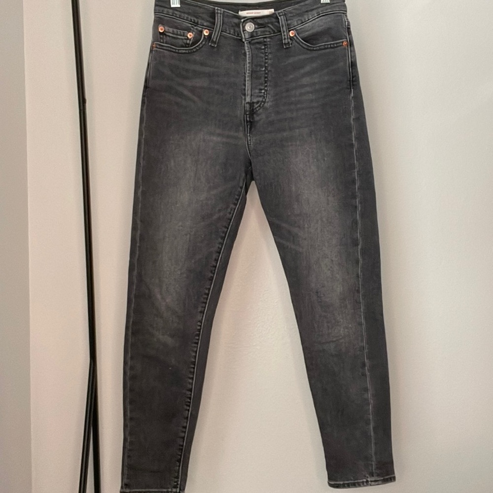 Grey wash Levi’s wedgie skinny jeans